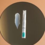 Cienie i worki pod oczami – kofeina i masaż rollerem z kwarcu a medycyna estetyczna