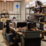 Vinted, OLX, Allegro Lokalnie – jak sprzedać niepotrzebne rzeczy z piwnicy i odzyskać zamrożoną gotówkę?